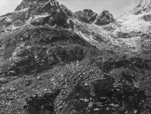 Im Gebirge : Geröll in einem Gebirgstal