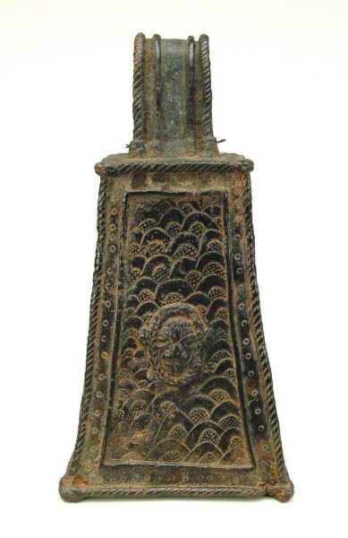 Square bell with face depiction and clapper