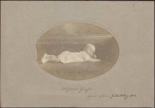 Erbgroßherzog Karl August von Sachsen-Weimar als Kleinkind, liegend.