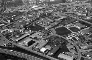 Freiburg, Zähringen: Industriegebiet Nord, mit Hans-Bunte-Straße und Zubringer Nord