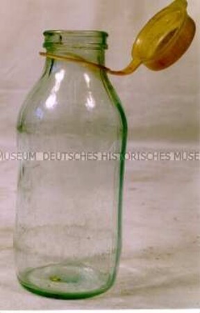 Milchflasche mit Deckel