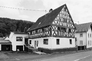 Wohnhaus; Weilrod, Weilburger Straße 23