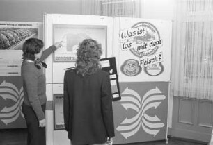 Ausstellung der Verbraucherberatung Karlsruhe "Was ist los mit dem Fleisch?" in ihren Räumlichkeiten in der Südlichen Hildapromenade 2