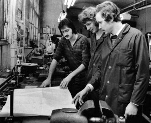 Mitarbeiter des Werkzeugbaus 1970er Jahre, SW-Foto © Kurt Schwarz
