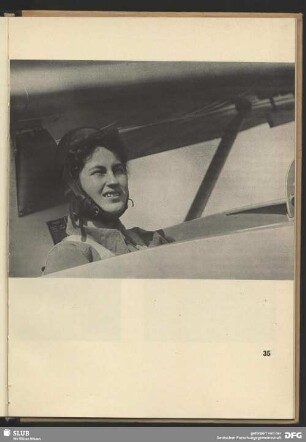 Pilotin im Flugzeug