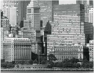 Battery Park in Lower Manhattan : Blick vom Hudson River auf die Fensterstrukturen am Battery Park in Lower Manhattan.