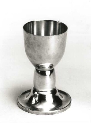 Abendmahlskelch : Ehrenlechner, Hermann. Abendmahlskelch. Silber; Höhe 9,8 cm. Dresden (?), wohl 1909. Dresden-Striesen, Versöhnungskirche