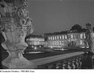 Dresden. Französischer Pavillon des Zwingers (1709-1728; M. D. Pöppelmann) und Museum (1847-1855; G. Semper)