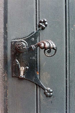 Maria-Magdalenen-Kirche: Kirchenallee: Detailaufnahme: Türschloss, Beschlag, Türklinke