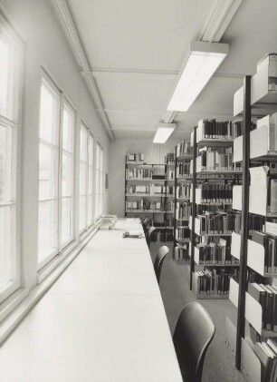 Baracken 19/20. Leseplätze im Freihandbereich : Dresden-Südvorstadt, Bayreuther Straße. Sächsische Landesbibliothek - Staats- und Universitätsbibliothek Dresden. Zweigbibliothek Wirtschaftswissenschaften. Baracken 19/20. Leseplätze im Freihandbereich