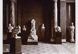 Blick in die Ausstellung der Nationalgalerie, Säulenhalle