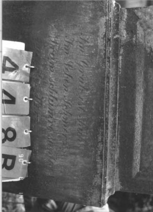 Grabstein 448 (Index: 99787719) Material: Sandstein Zustand: beschädigt, sehr stark verwittert mit sehr großem Textverlust Maße HxBxT: 151x42x20 cm: Grabstein 448B