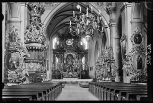 Bunzlau (poln. Bolesławiec). Katholische Kirche, Inneres. Blick zum Altar