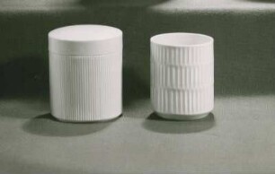 Teedose "2505/wp" und Vase "2497/87" von Siegrid von Liebenstein