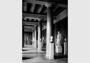 Aufstellung der Antikensammlung im Alten Museum, Saal 4, Griechische Kunst des 5. Jahrhunderts