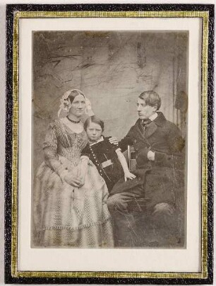 Unbekannte junge Familie