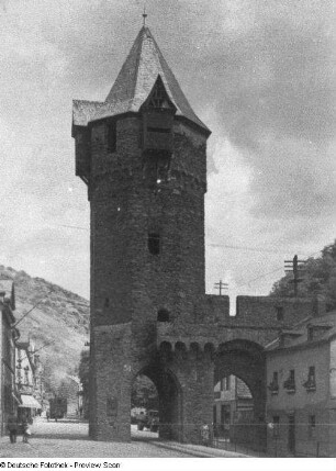 Braubach, Unteralleestraße. Stadtbefestigung. Obertor (1286/1300). Stadtseite