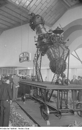 Planetariumsprojektor im Pavillon des VEB Karl Zeiss Jena