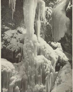 Winter in der Partnachklamm bei Garmisch-Partenkirchen (Oberbayern). Eisbildung