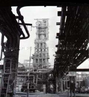Blick auf das Industriegelände des VEB Leuna-Werke "Walter Ulbricht"