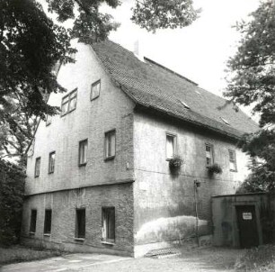 Niederwiesa. Kirchstraße 4. Pfarrhaus (1690). Giebel- und Traufseite