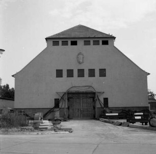 Dresden-Kaditz, Scharfenberger Straße 152. Stadtentwässerung Dresden GmbH, Kläranlage Kaditz (1909-1911; Hermann Klette, Hans Erlwein). Hauptpumpwerk, Torseite