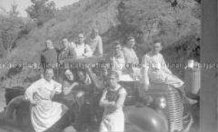 Selbstversenkung des Hochseepassagierdampfers "Columbus" am 19. Dezember 1939, Besatzungsangehörige im Internierungslager auf Angel Island, Kalifornien, Köche und Küchengehilfen auf einem Lastwagen