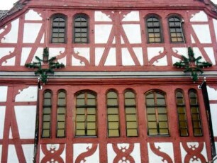 Stadtbild - Freihof im Westen - Giebelständiges Haus mit vorkragenden Obergeschossen in Fachwerk- Struktur im Detail