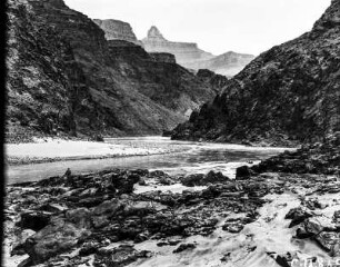 Schlucht im Grand Canyon : Der Colorado River beim Durchfließen einer Schlucht des Grand Canoyn.