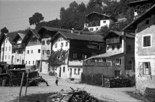 Oberndorf, Österreich: Häuser am Salzachufer