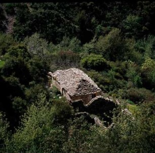 Achaia. Am Erýmanthos, Achaia. Mit Schieferschindeln gedecktes Bergbauernhaus