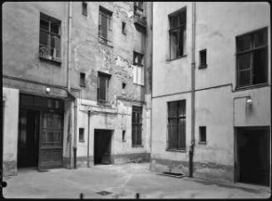 Blick in einen Hinterhof der Wilmersdorfer Straße