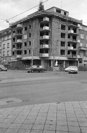 Richtfest für das von den Architekten Loesch & Gulden erbaute Eckgebäude Karlstraße/Ecke Ebertstraße.
