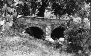 Klipphausen-Lampersdorf. Kirstenmühle, steinerne Doppelbogenbrücke zur Mühle