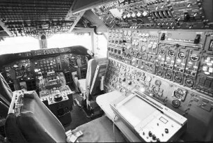 Frankfurt: Flughafen; Jumbo-Jet; Cockpit