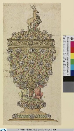 Entwurf zum "Großen Wolgemut": Deckelpokal mit springenden Hirschen als Wappenhalter, zwei Engeln als Pokalträgerinnen und Blütenranken auf braungelbem Grund