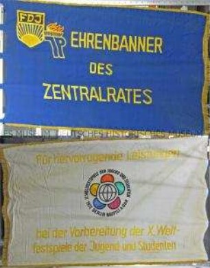 Ehrenbannner des Zentralrates der Freien Deutschen Jugend und der Pionierorganisation "Ernst Thälmann" zu den 10. Weltfestspielen der Jugend und Studenten