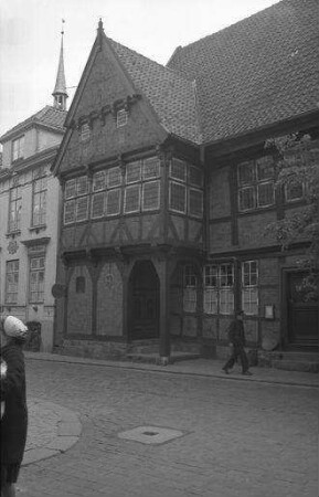 Rendsburg: altes Rathaus, seitwärts Fachwerkhäuser