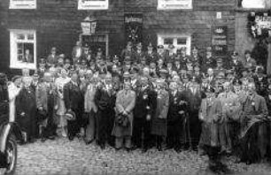 Gruppenbild vom deutsch-englischen Frontkämpfertreffen