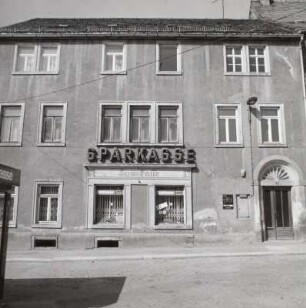 Ehemaliges Wohnhaus, jetzt Sparkasse