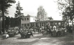 Seifhennersdorf (obersorbisch Wodowe Hendrichecy), Silberteichbaude mit Biergarten im Waldbad Silberteich