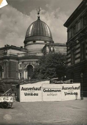Dresden. Kunstakademie und Ausstellungsgebäude des Sächsischen Kunstvereins, von der Salzgasse gesehen