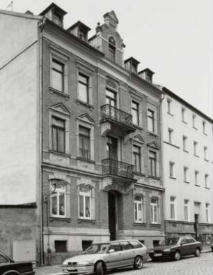 Wohnhaus mit Friseursalon