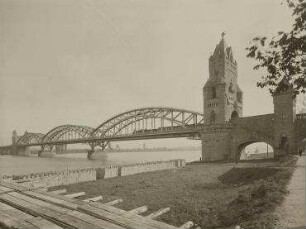 Ohne Titel (Eisenbahnbrücke)