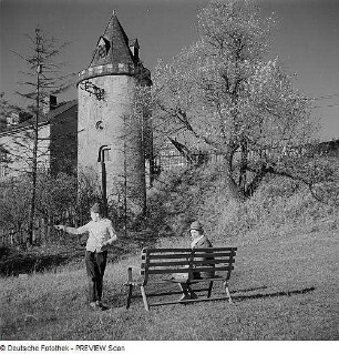 Gebäude und Rundturm in Altefähr, Rügen oder Pulverturm in Altenburg
