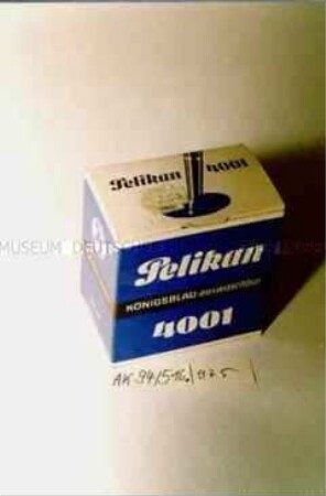 Karton, darin Glas mit Schraubverschluss "Pelikan KÖNIGSBLAU auswaschbar 4001"
