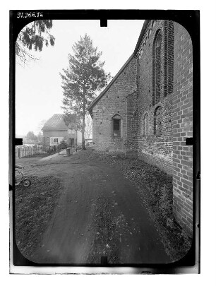 Rühn. Ehem. Zisterzienser-Nonnenkloster. Klosterkirche (M. 13. Jh.). Teilansicht von Westnordwest