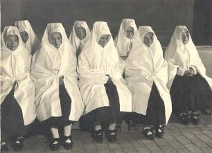 Trauertracht in Schleife : Kleidung - Schleifer Tracht. Ort: Slepo / Schleife. Tiefe Trauer in Schleife.