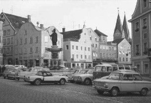 Eichstätt: Platz mit Brunnen [Willibaldsbrunnen]
