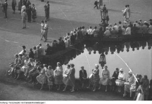 Dresden, Zwinger. Veranstaltung der Volkssolidarität im Zwingerhof, um 1957